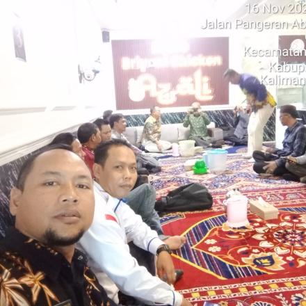 Pambakal Bawahan Seberang Menghadiri Acara Sosialisasi Untuk Penerangan Jalan Umum